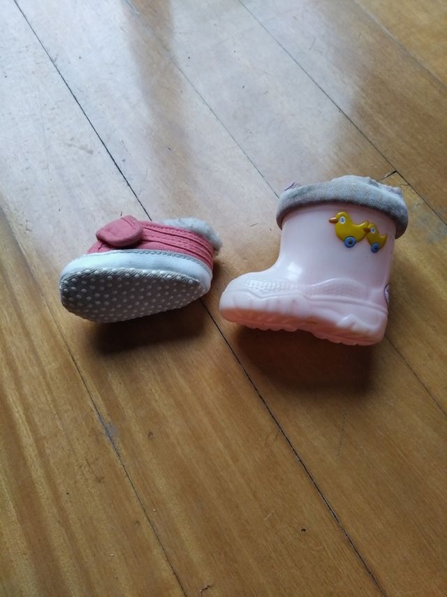 Zapatos Barbie y otros 