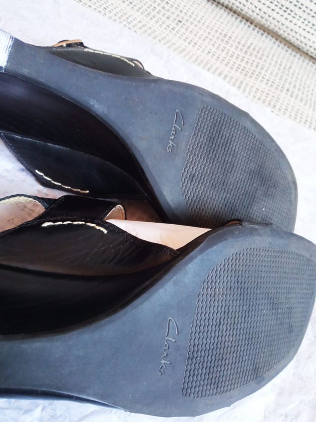 Sandalias Clarks con cuña núm 39