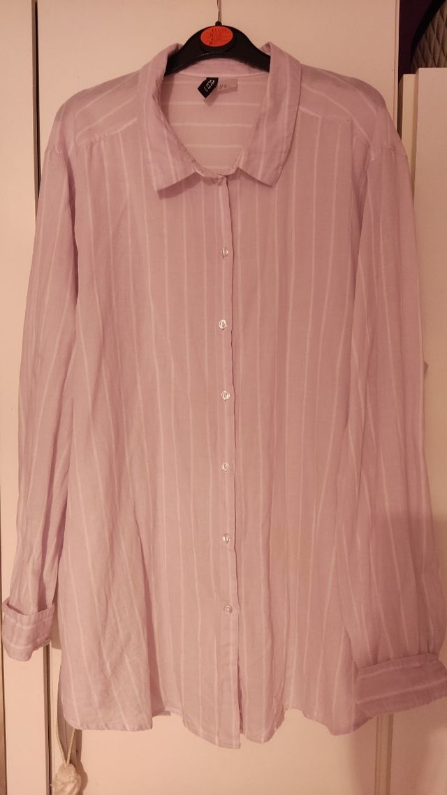 Camisa lila rayas blancas