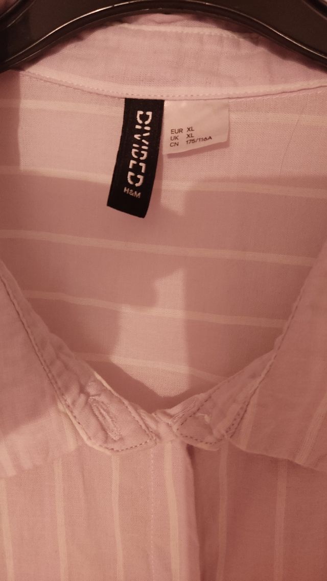 Camisa lila rayas blancas