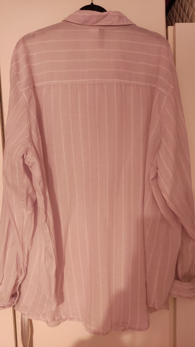 Camisa lila rayas blancas