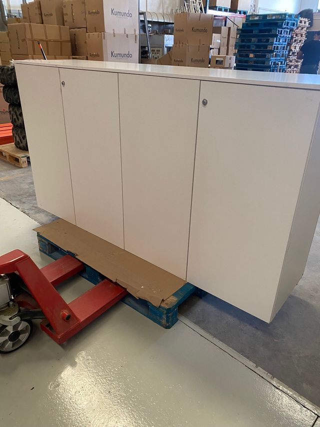Mueble mostrador para tienda o para stand