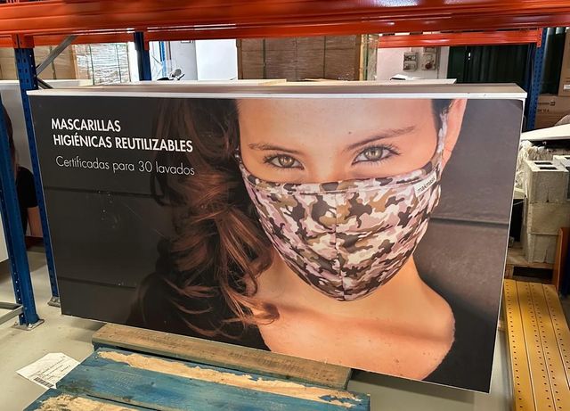 Mueble mostrador para tienda o para stand