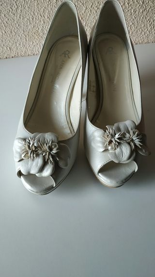 Zapatos de tacón blanco- plateado