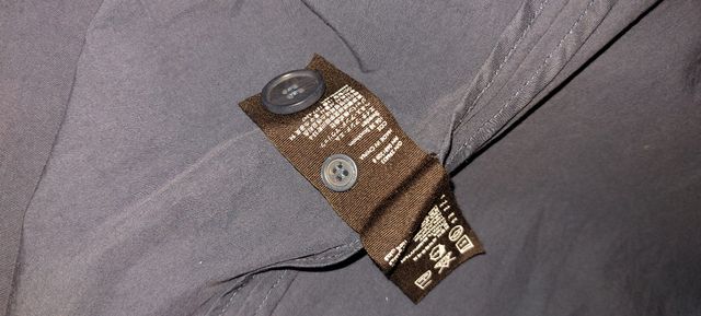 Gabardina Cos azul marino.