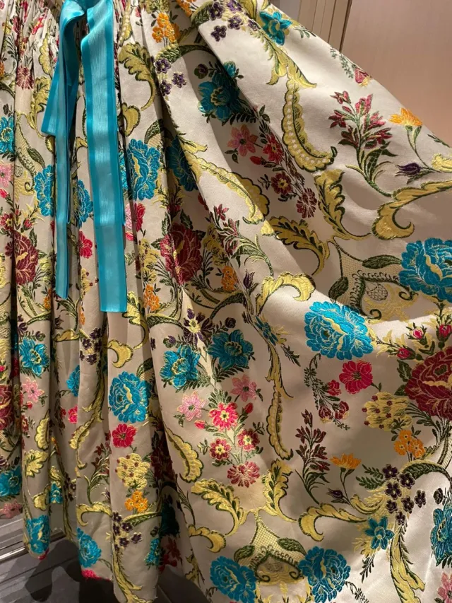 traje fallera + otro corpiño, cancán y zapatos