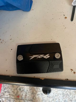 Tapa frenos delanteros Yamaha fz6