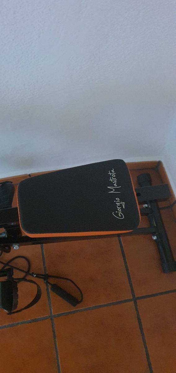 Máquina elíptica,remo,abdominales,brazos y gluteos