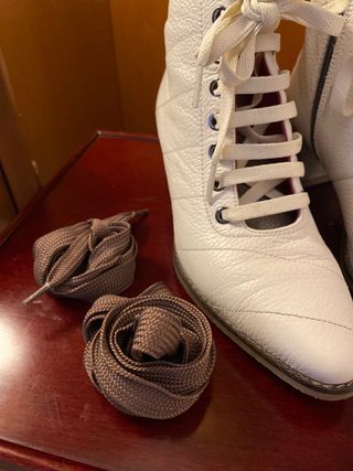 Botines de piel blanco roto de Lua Lua