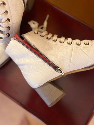Botines de piel blanco roto de Lua Lua