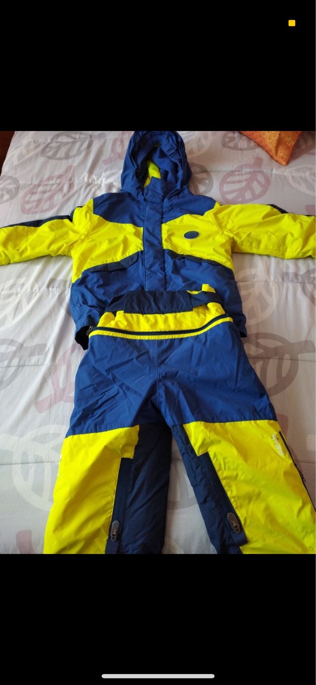 Abrigo con pantalón de nieve