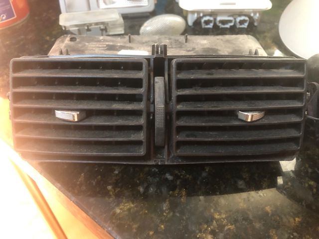 Rejillas de aire acondicionado central y laterales