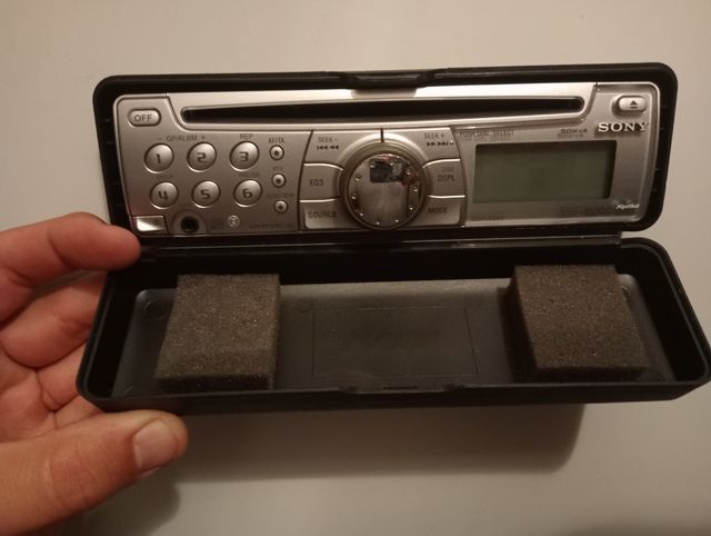 Radio Sony de coche con mando a distancia