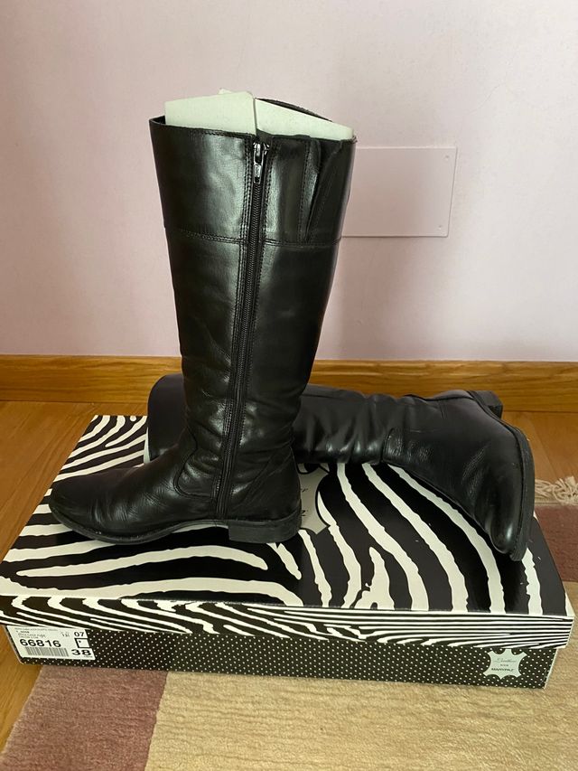 Bota negra alta piel