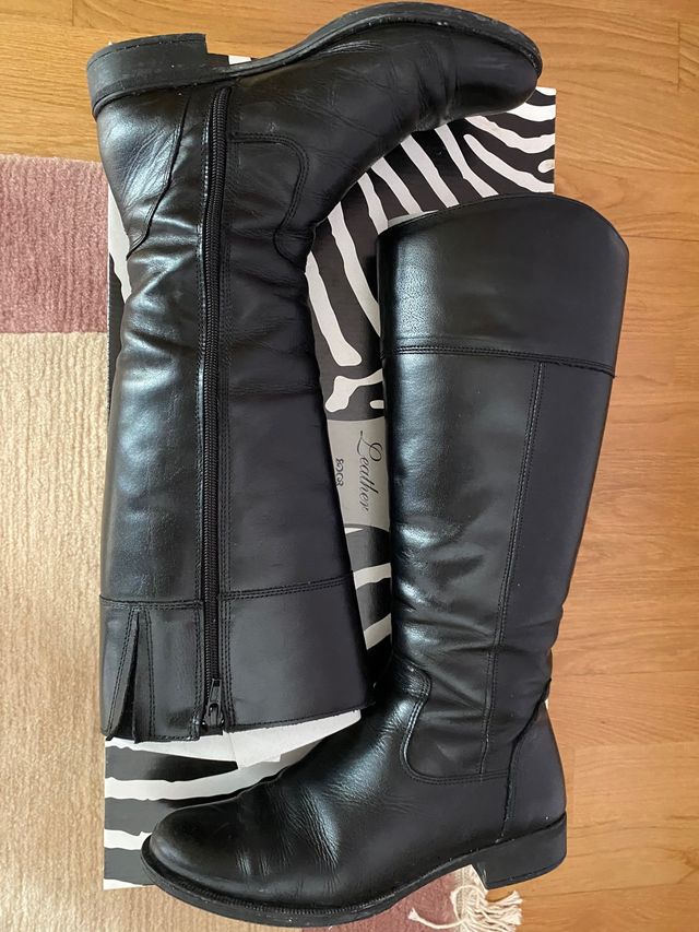 Bota negra alta piel