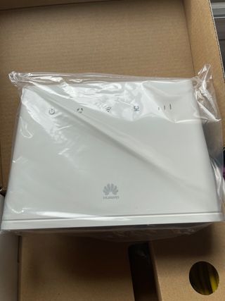 Routeur 4G/3G HUAWEI B311-221 - Blanc - Ethernet Et Wi-Fi (750Mbps) - Pour Internet Mobile à Domicile