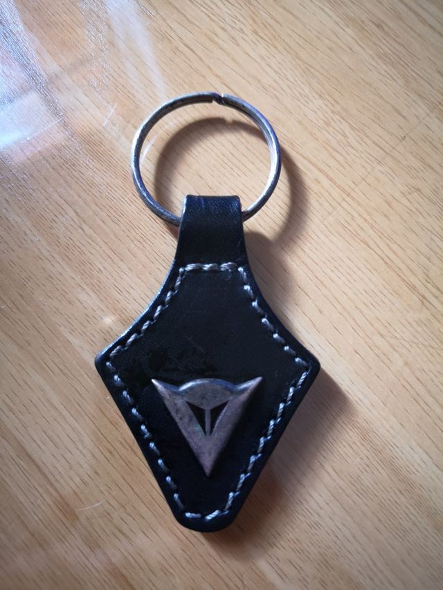 Dainese, llavero de cuero 1994