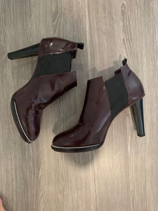 Botines Vanessa Bruno Athé color burdeos