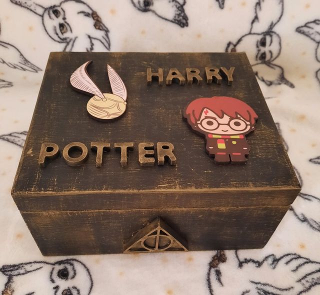 caja de Harry Potter con lápiz de varitas