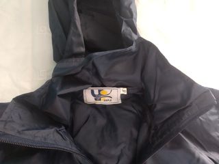 CHUBASQUERO NIÑO TALLA 8