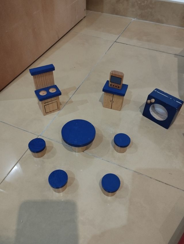 casita de madera con complementos