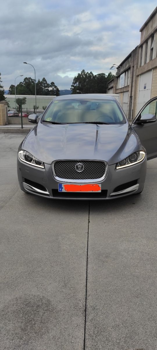Jaguar XF 2011 - foto 1