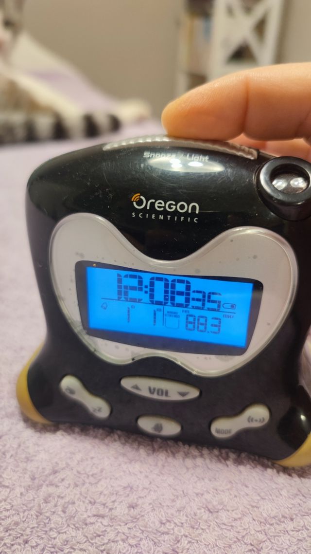 radiosveglia Oregon scientific