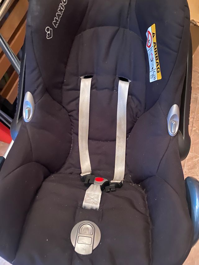Porta bebé marca maxi cosí con isofix
