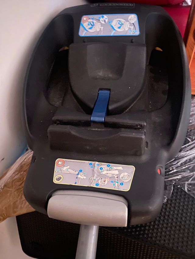Porta bebé marca maxi cosí con isofix