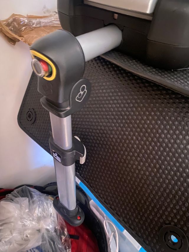 Porta bebé marca maxi cosí con isofix