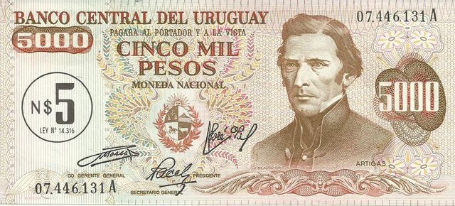  URUGUAY 1975. 5 Nuevos Pesos sobre 5000 Pesos