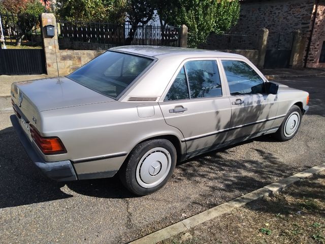 Mercedes-Benz 190 1987 de segunda mano por 1.500 EUR en Valdeviejas en WALLAPOP