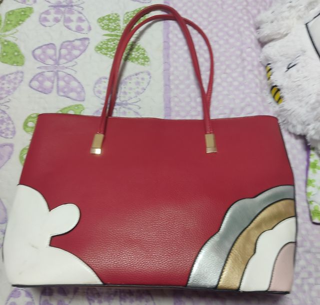 Precioso bolso rojo.
