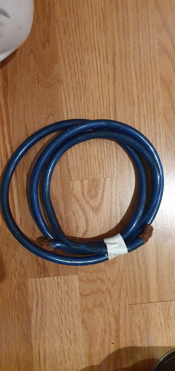 vari prodotti per l'audio dell'auto