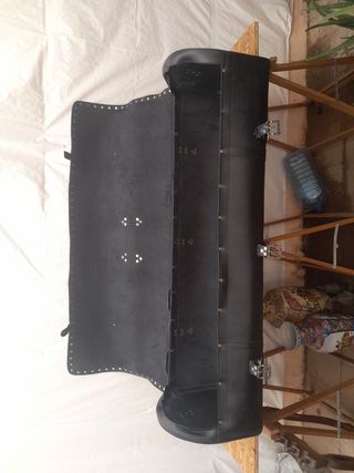 Baúl de cuero de estilo motero mide 1.50 x o.43