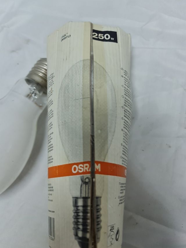 Lámparas vapor de sodio para naves industriales de segunda mano por 3 EUR en Sant Vicent del