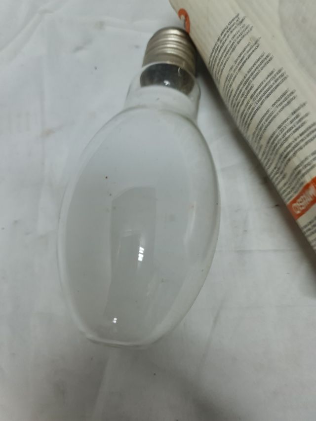 Lámparas vapor de sodio para naves industriales de segunda mano por 3 EUR en Sant Vicent del