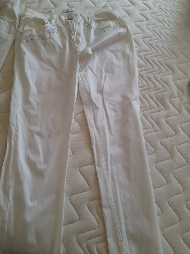 vestiti,oggetti vari,libri...