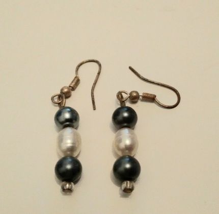 Juego de collar y pendiente de perlitas