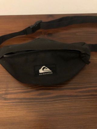 Riñonera quiksilver de mano por 15 EUR en A Torre de Pontevedra en WALLAPOP