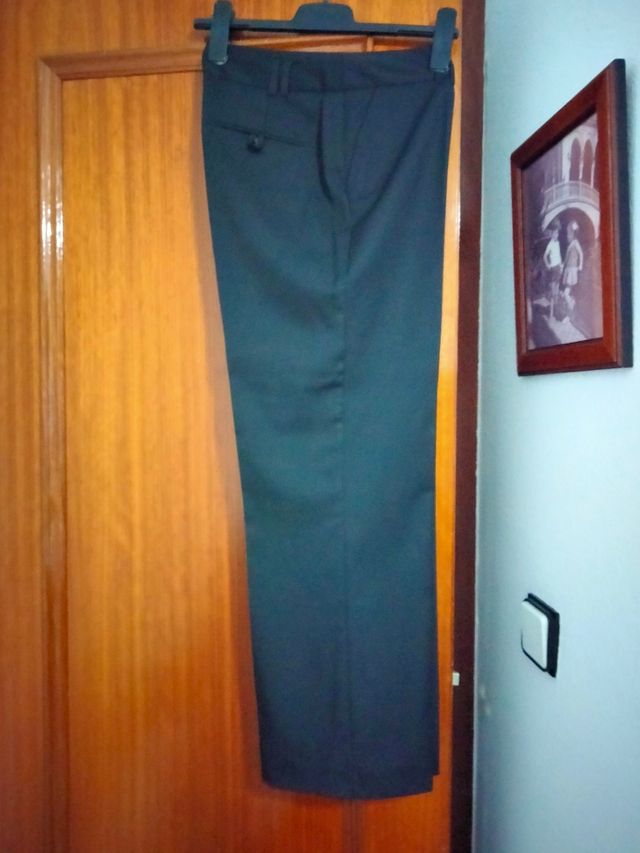 pantalón negro pata ancha, de vestir
