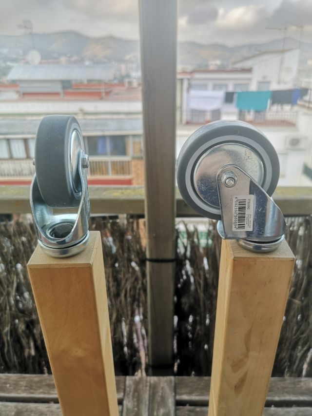 Patas Madera con ruedas