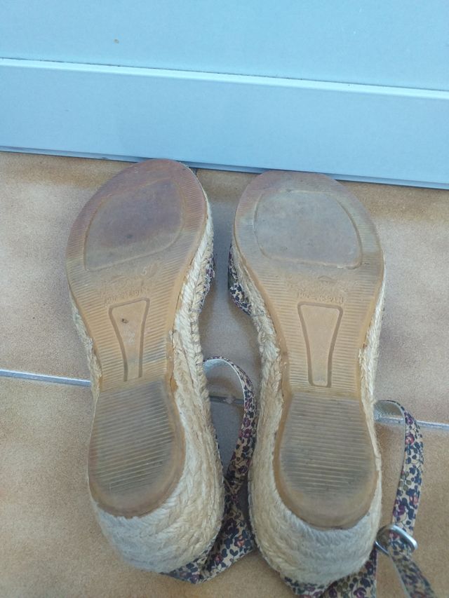 Sandalo a zeppa a fiori n.37