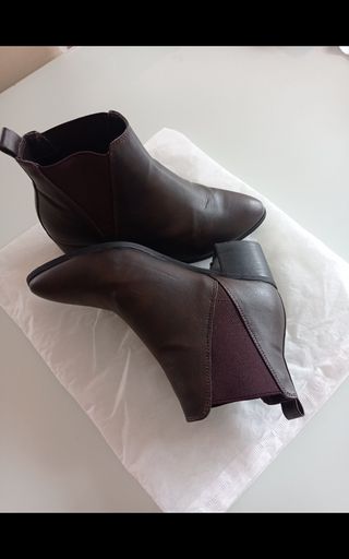 Botines marrón chocolate. N.38- 10€