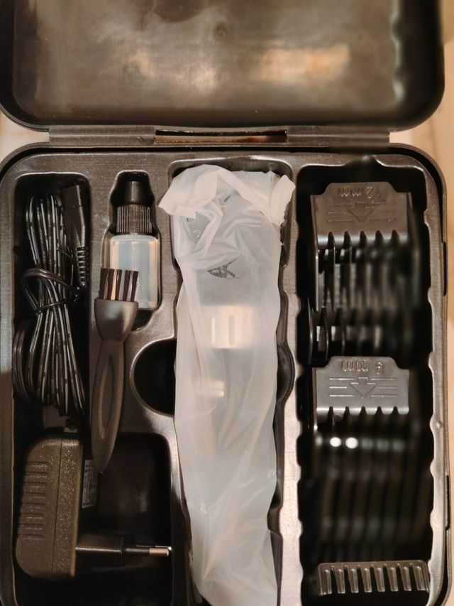 MAQUINA CORTADORA DE PELO Y PATILLAS