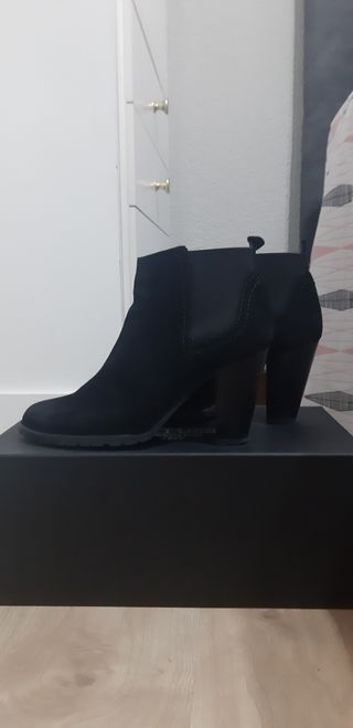 Botines de ante negros
