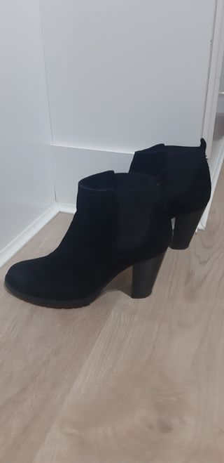 Botines de ante negros