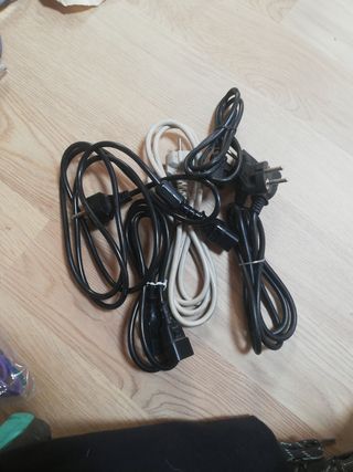 4 cables de alimentacion y alargadera