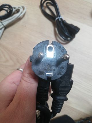 4 cables de alimentacion y alargadera