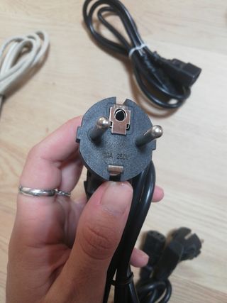 4 cables de alimentacion y alargadera